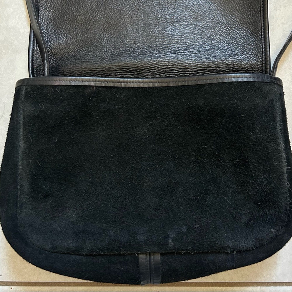 Coach Black Pebbled Leather Shoulder Bag with Gold Hardware - Picture 14 of 16